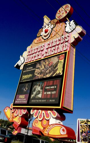 Homeschoolers homeschooling family travel adventure things to do with kids teens las vegas nevada nv hotels resorts casinos circus circus nostalgic neon lights neon signs vegas baby vegas with kids spgfan smiles per gallon

